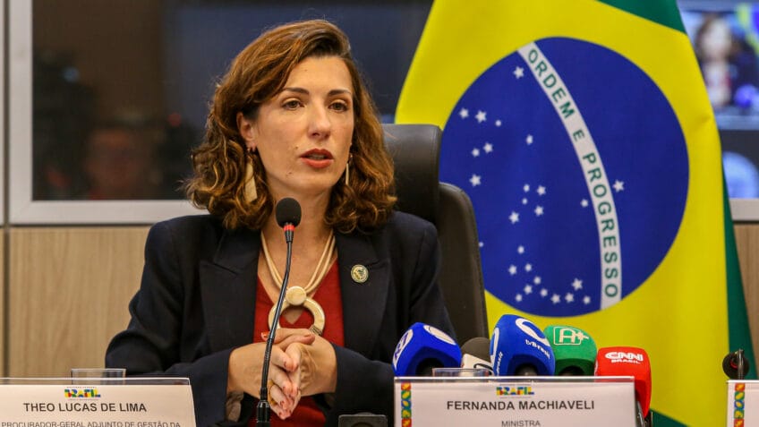 A ministra do Desenvolvimento Agrário, Fernanda Machiaveli, conversou com jornalistas nesta 3ª feira (12.mai) sobre a renegociação de dívidas de produtores rurais