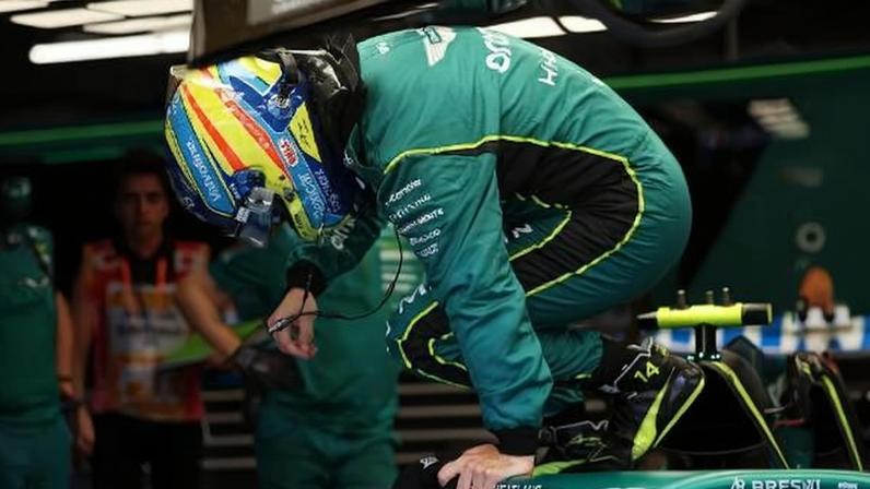 Fernando Alonso, da Aston Martin, abandonou o GP do Canadá