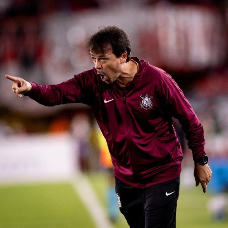 Fernando Diniz comandando o Corinthians pela Libertadores