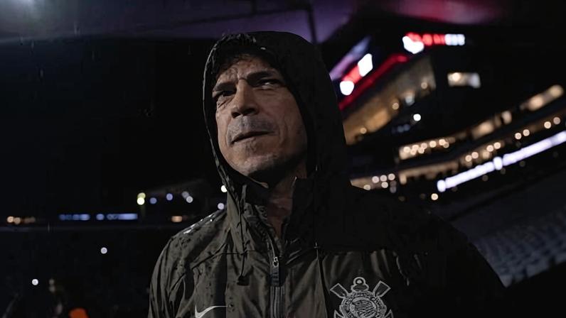 Fernando Diniz está invicto na Neo Química Arena desde que chegou ao Corinthians