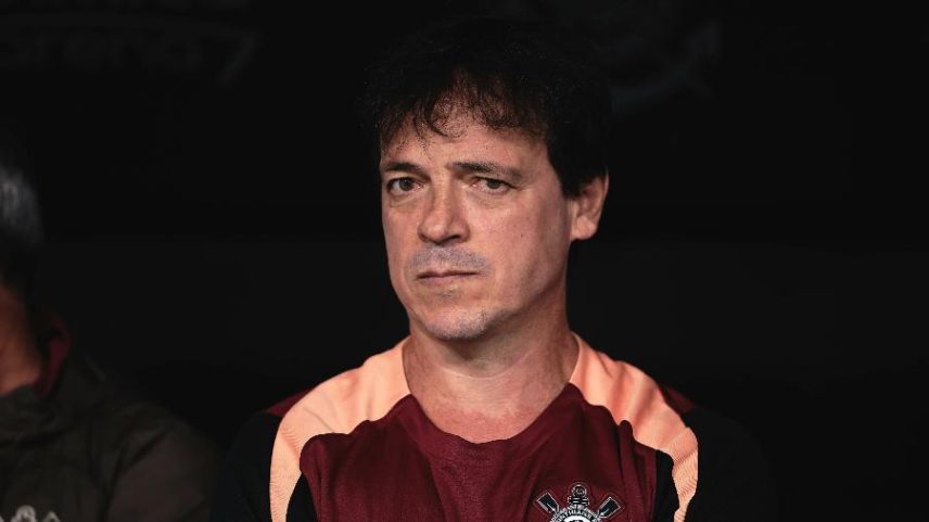 Fernando Diniz, técnico do Corinthians, durante jogo contra o São Paulio