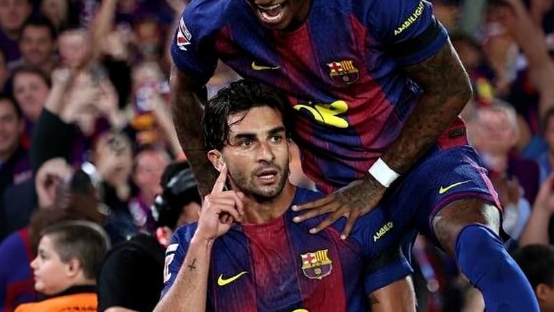 Ferran Torres comemora segundo gol do Barcelona com Rashford