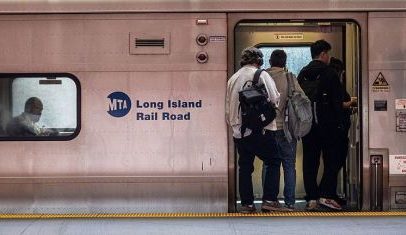 Maior ferrovia de passageiros dos EUA entra em greve e afeta Nova York