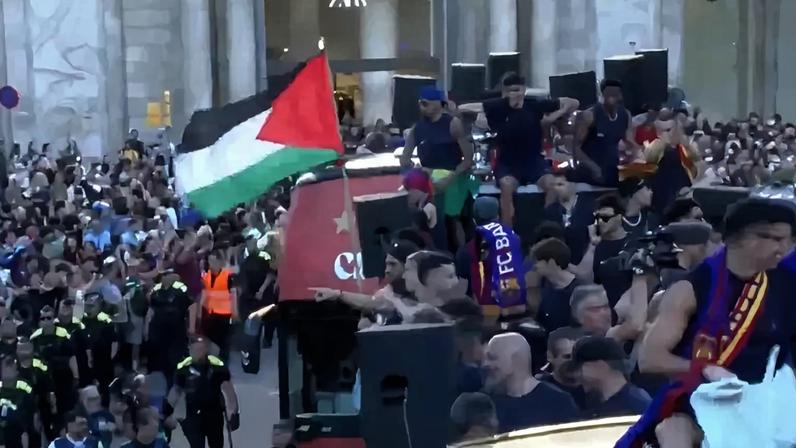 Yamal ergue bandeira da Palestina após conquista do Barcelona no campeonato espanhol