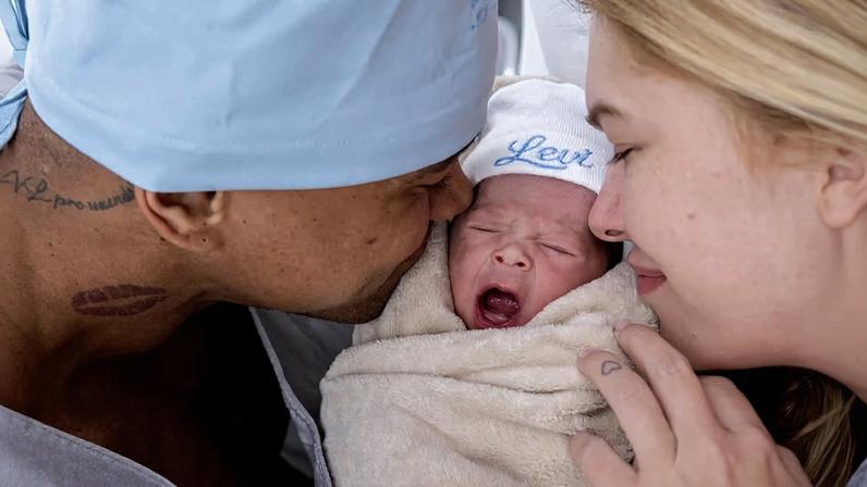 Lore Improta compartilha primeiras fotos de Levi, segundo filho com Léo Santana