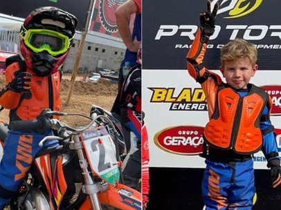 Mãe interrompe prova de motocross para socorrer filho após queda