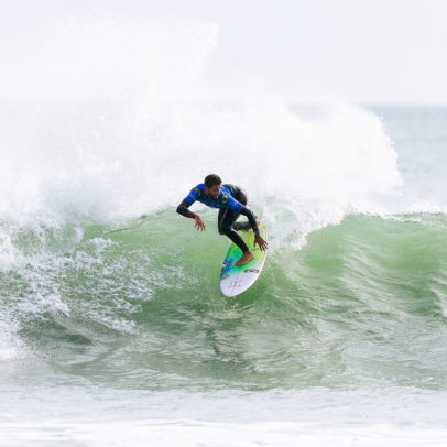 Filipe Toledo derrota Gabriel Medina pela 2ª vez e avança às quartas em Raglan