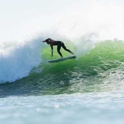 Filipe Toledo lidera show brasileiro e reencontra Medina