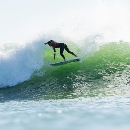 Filipe Toledo lidera show brasileiro e reencontra Medina
