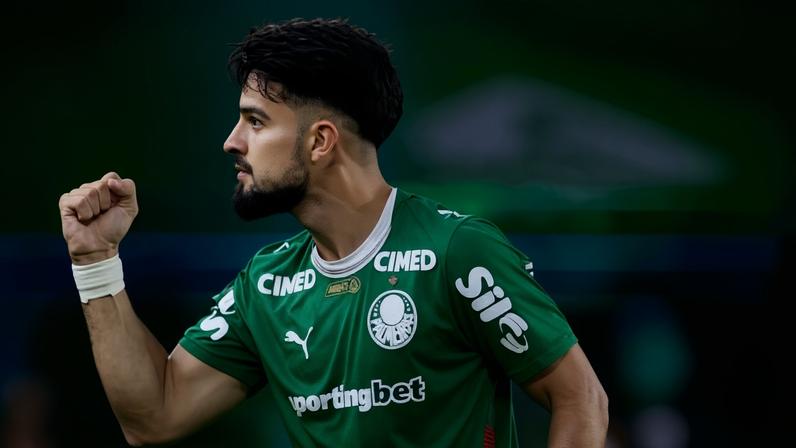 Flaco Lopez comemora o polêmico gol
