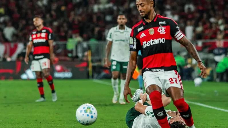 Bruno Henrique marcou dois gols no meio de semana
