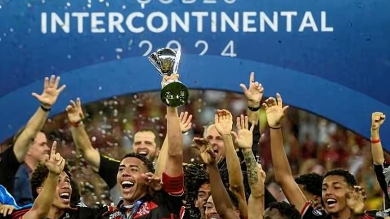 Bicampeão Intercontinental, Flamengo é apenas o 12º do Brasileiro sub-20 e vive crise com demissão de técnico. Jovens são pouco aproveitados no profissional