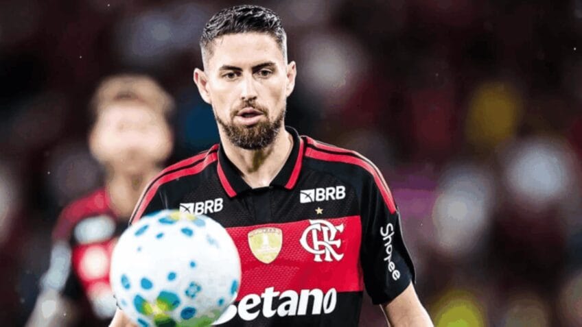 Flamengo acumula recordes de receitas anuais desde 2021, quando atingiu R$ 1 bi. Na imagem, o volante Jorginho