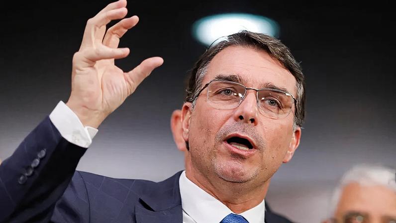 Flávio Bolsonaro lança palanque do PL em Santa Catarina