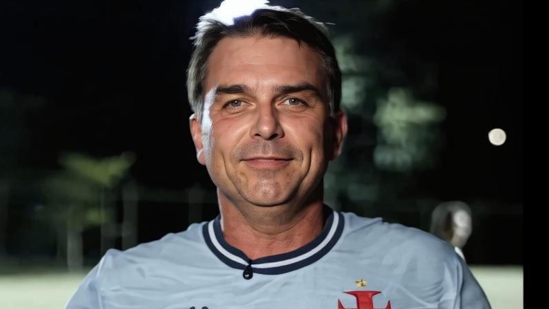 Flávio Bolsonaro na pelada