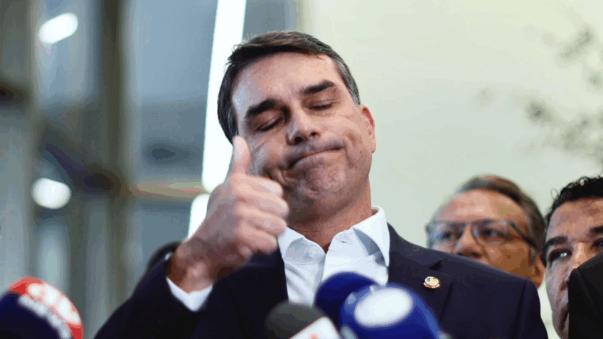 Após reunião na Casa Branca, Flávio Bolsonaro (foto) disse que o secretário de Estado dos EUA, Marco Rubio, acatou seu pedido para enquadrar PCC e CV como organizações "terroristas"