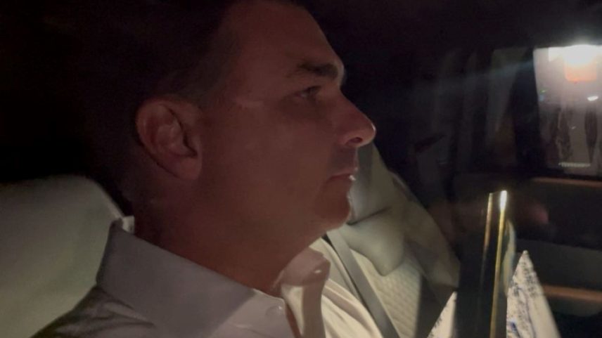 Foto colorida de Flávio Bolsonaro - Metrópoles