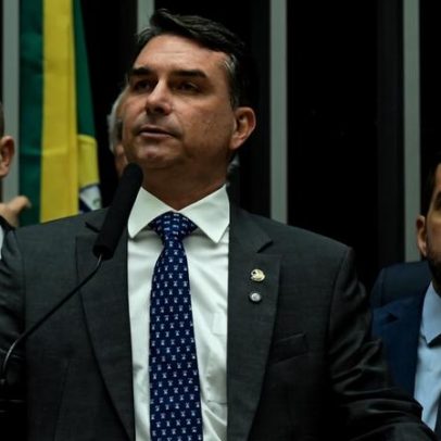 Equipe de Flávio Bolsonaro reage a pedido de investigação à PGR