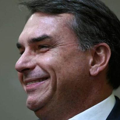 Flávio Bolsonaro defende prisão de 80 anos para chefes de facções