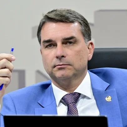 Flávio Bolsonaro vira devedor após aceitar dinheiro de Vorcaro