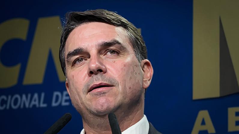 Flávio falou por cerca de 30 minutos e fez críticas ao governo do presidente Luiz Inácio Lula da Silva (PT)
