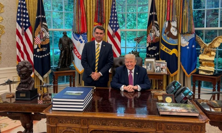 Trump, Flávio, o PCC e o CV: classificação das facções brasileiras como terroristas esteve no centro do encontro