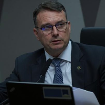 PL define número mágico em pesquisas para estratégia de Flávio após crise Master
