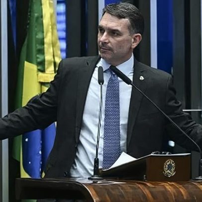 Flávio Bolsonaro visita Anderson Torres e pede anistia a condenados do 8/1