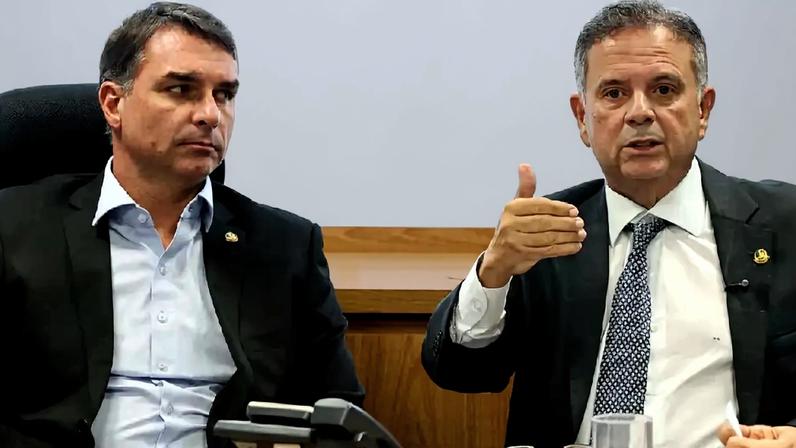 Os senadores Flávio Bolsonaro e Rogério Marinho (Beto Barata/ PL/Divulgação)