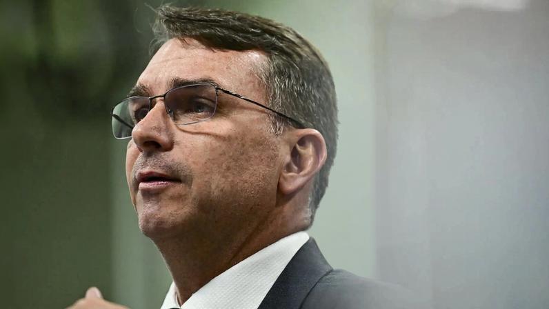 Flávio Bolsonaro admitiu que cobrou dinheiro de Daniel Vorcaro para financiar filme sobre Jair Bolsonaro. (Foto: Saulo Cruz/Agência Senado)