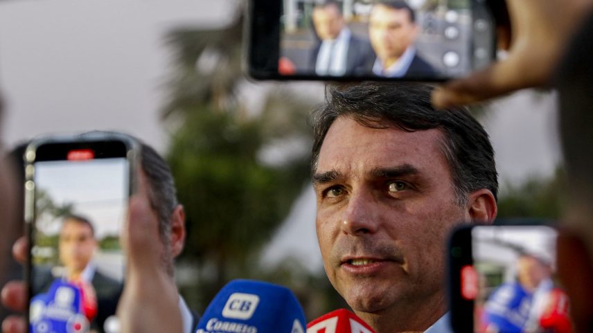 Áudio de Flávio Bolsonaro sobre Banco Master impacta pré-campanha