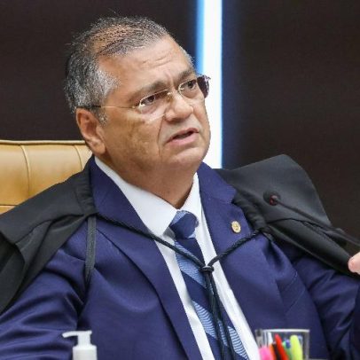 Dino obtém liminar que proíbe retenção de taxas da CVM e pede reestruturação