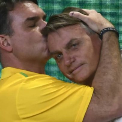 Flávio Bolsonaro afirma não tentar ser igual ao pai ao se diferenciar