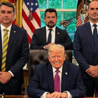 Flávio Bolsonaro divulga foto de encontro com Trump no Salão Oval