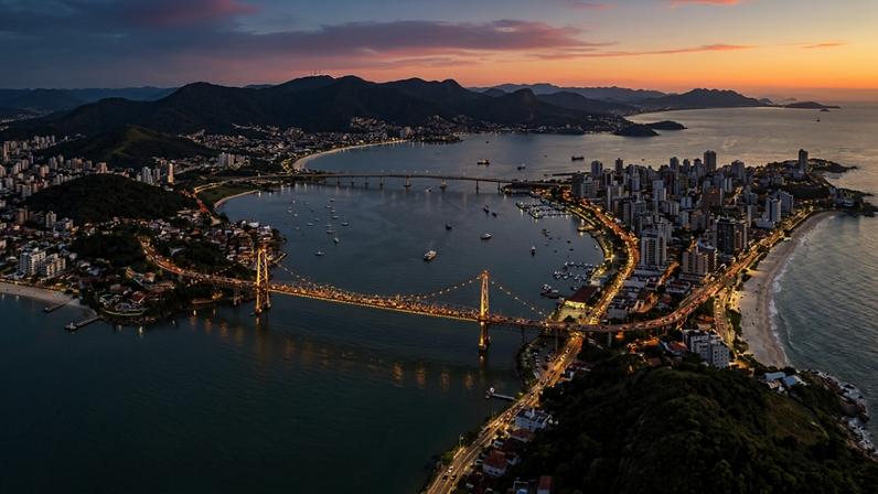 Florianópolis tem 42 praias em uma ilha, dunas para sandboard e alto IDH