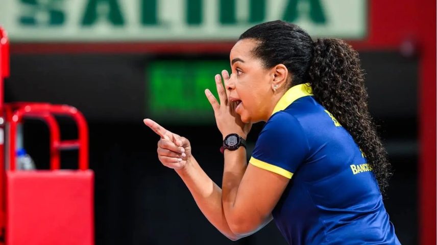 Fofão atuará como auxiliar técnica da seleção feminina — Foto: CBV