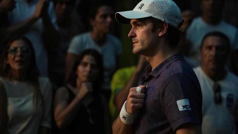 Aos 19 anos, o brasileiro superou Djokovic, 39, tricampeão do Grand Slam francês e maior vencedor de Grand Slams da história, com 24 títulos