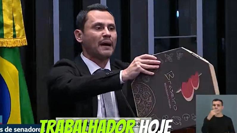 Imagem colorida, Cleitinho exibe pizza no Senado e denuncia lentidão no avanço da 6x1 - Metrópoles