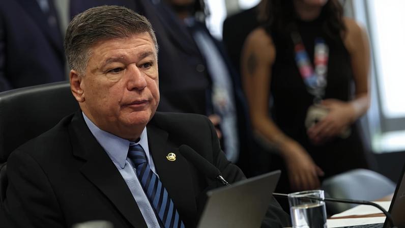 Senador Carlos Viana, presidente da CPMI do INSS - Metrópoles