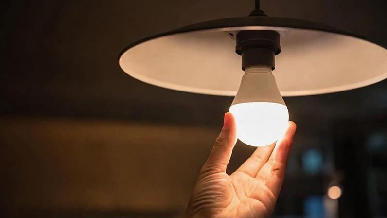 Conta de luz sob pressão: custos invisíveis e fatores externos ajudam a explicar por que a tarifa vai além do consumo registrado (Foto: Divulgação)