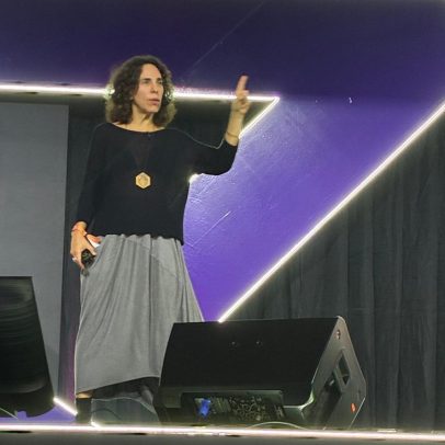 Maria Homem afirma que não existem lideranças que sejam super-heróis