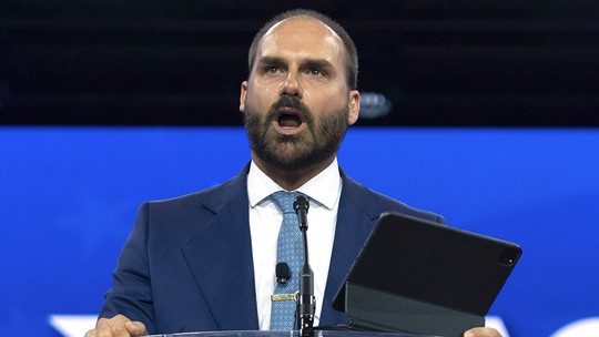 Eduardo Bolsonaro declara apoio a André do Prado para o Senado e candidatura como suplente