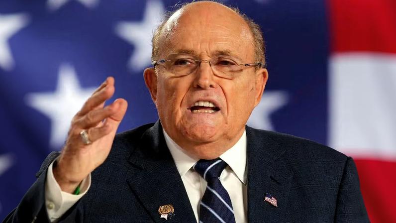 Giuliani está internado em hospital na Florida em estado crítico, mas estável, segundo porta-voz