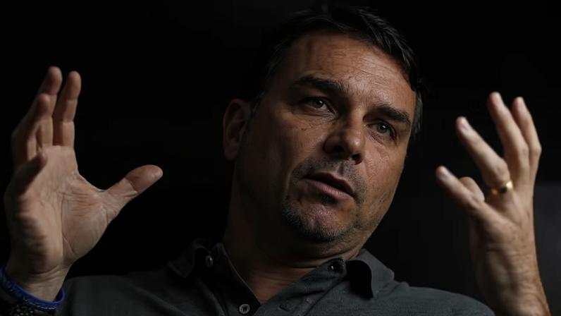 Petistas e também presidenciáveis de direita atacaram o filho do ex-presidente Bolsonaro — Foto: Cristiano Mariz/O Globo