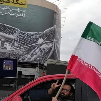 Petróleo cai abaixo de US$ 100 com avanços nas negociações EUA e Irã