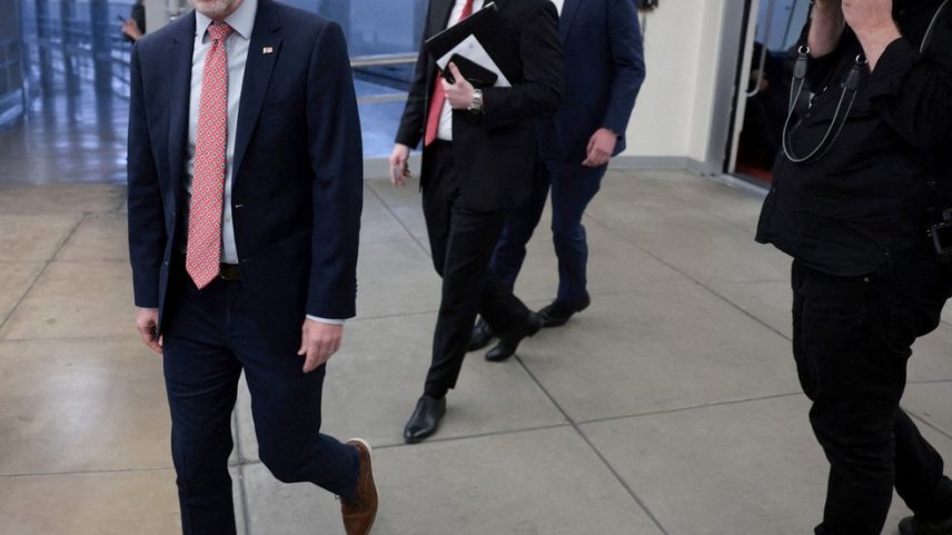 Carr afirma que tudo emana de Trump, chefe do assédio à mídia nos EUA