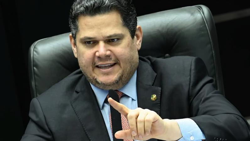Alcolumbre: ação amplia margem para envio de verbas a bases eleitorais — Foto: Andressa Anholete/Agência Senado