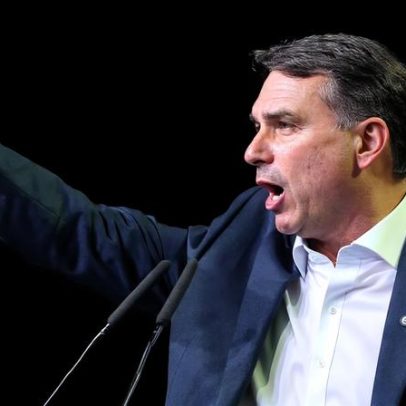Senador usa discurso religioso para tentar conter danos