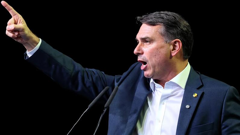Senador usa discurso religioso para tentar conter danos