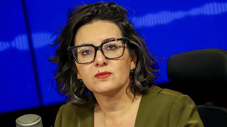 Janine Mello: “No início, os voos com deportados vinham uma vez por mês. Agora, são semanais” — Foto: Duda Rodrigues/MDHC